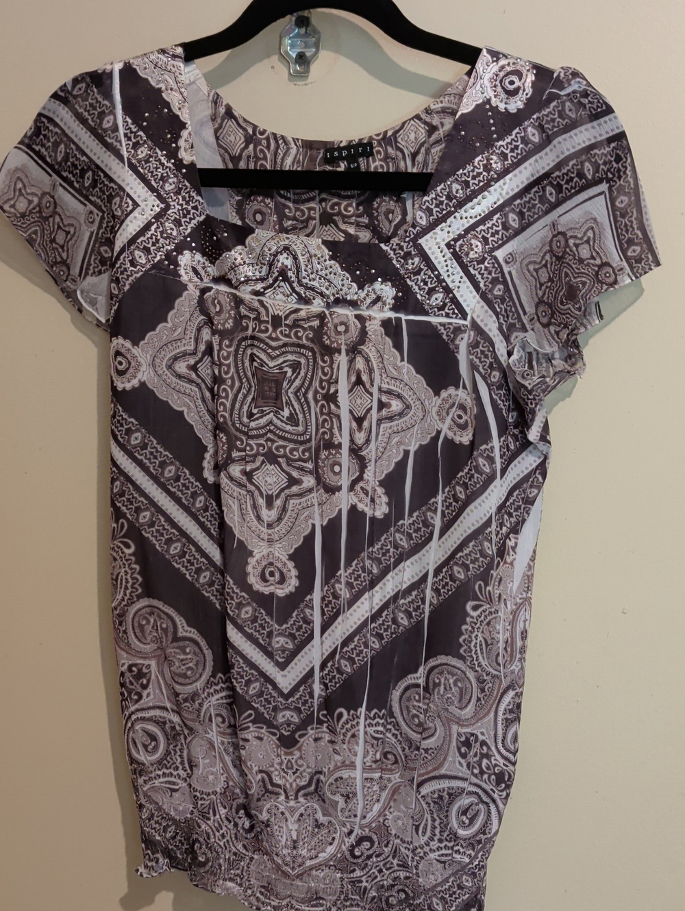 Esprit Women's Paisley Scoop Neck Short Sleeve Top in Gray and White